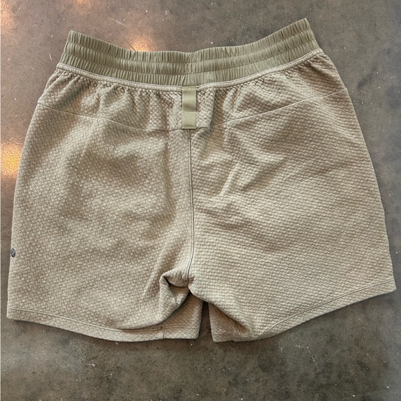 Lululemon At Ease Short 7" - M - Picture 5 of 8